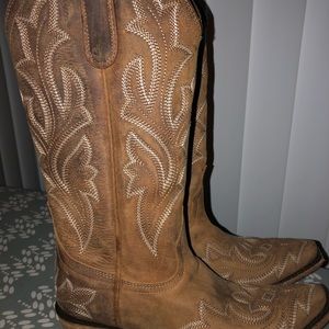 Never worn beautiful suede cowboy boots 💐